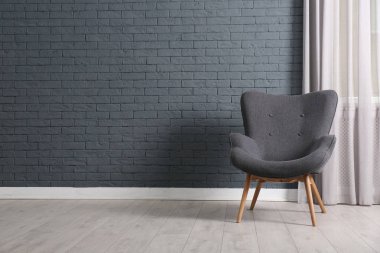 Şık salon iç rahat koltuk ile