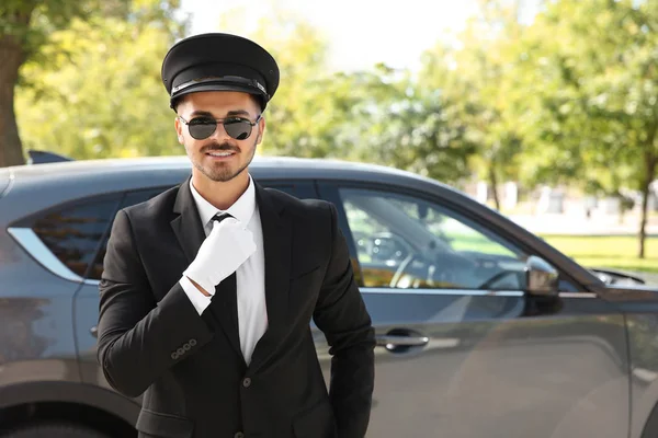 Young Handsome Driver Standing Luxury Car Chauffeur Service — Stock Photo, Image