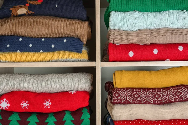 Folded Winter Clothes Shelves Wardrobe — Stock Photo, Image