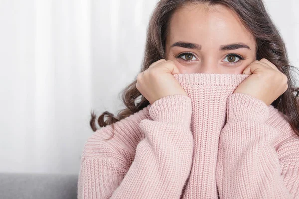 Young Woman Warm Sweater Home — Stock Photo, Image