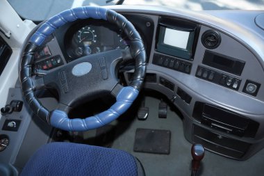 Modern otobüs takside profesyonel sürücü görünümünü