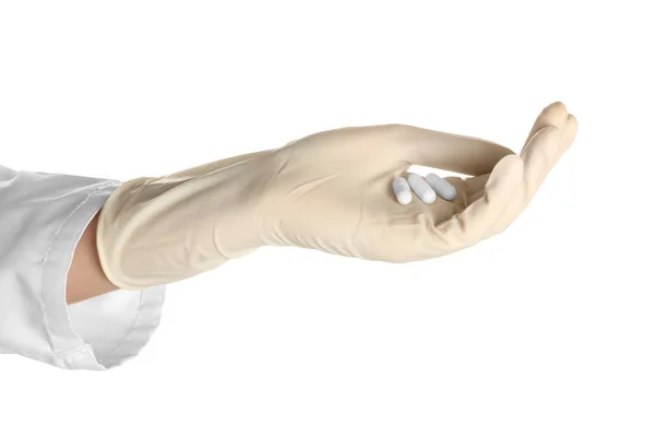 Доктор Медичній Рукавичці Тримає Таблетки Білому Тлі — стокове фото