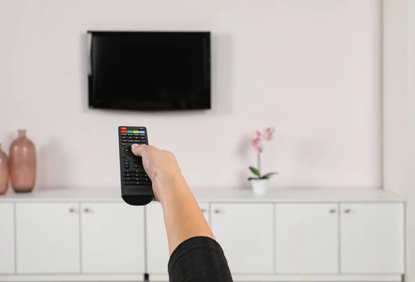 Woman Switching Channels Set Remote Control Home — Stock Photo, Image