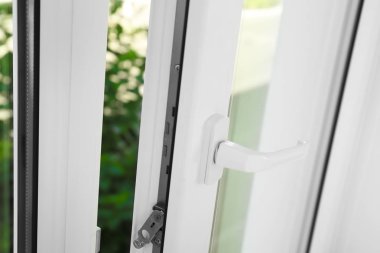 Modern pencereler kapalı, yakın çekim manzarası. İç mimari