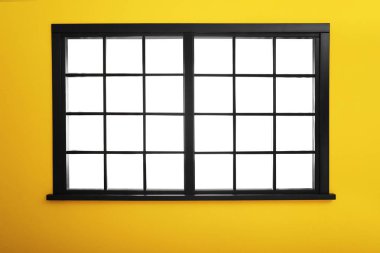 Pencere ile boş renkli duvar. Ev iç