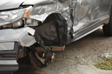 Trafik kazası, closeup görünümü sonra kırık araba. Otomatik sigorta