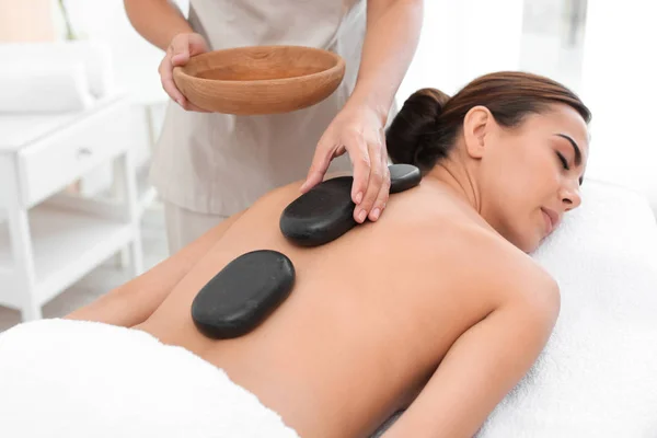 Beautiful Young Woman Getting Hot Stone Massage Spa Salon — Stock Photo, Image