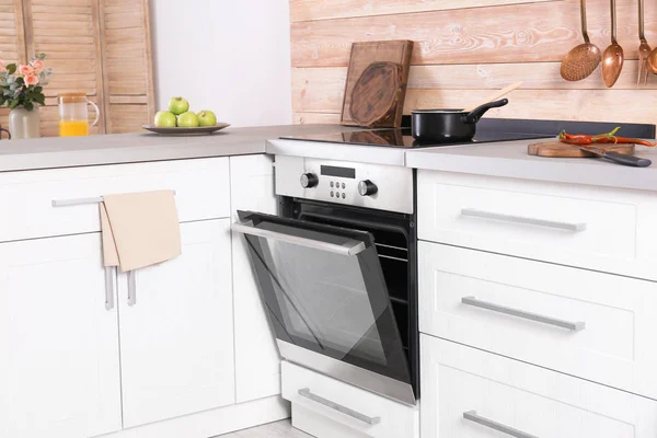 Light Modern Kitchen Interior New Oven — Stock Photo, Image