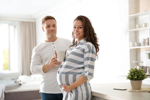 Pregnant Woman Her Husband Kitchen Happy Young Family — Stock Photo, Image