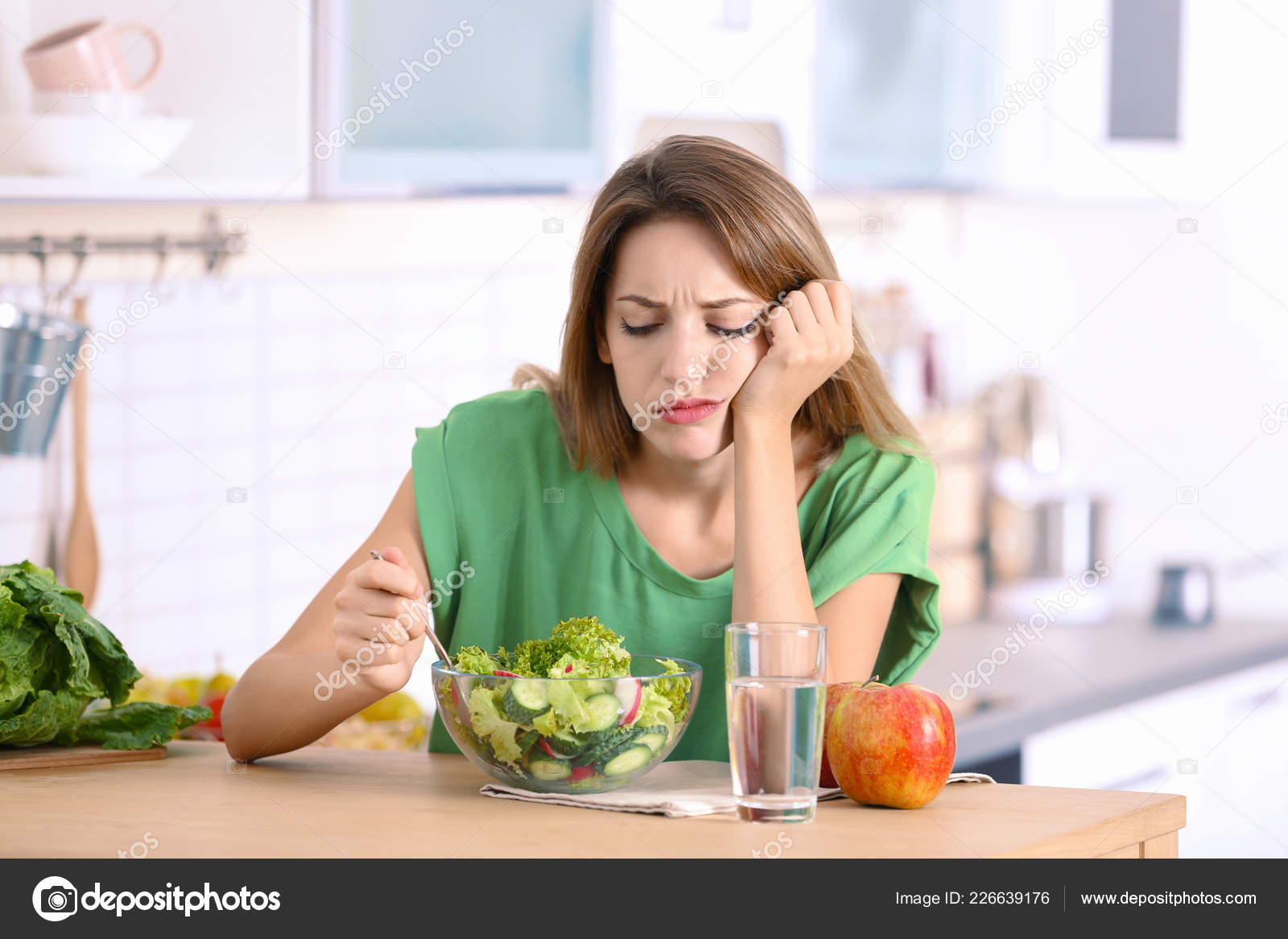 Девушка на диете. Сидеть на диете. Сижу на диете съела. Девушка на диете. Девушка на диете.