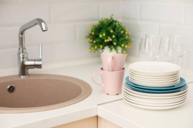 Evye kapalı yakınındaki sayaçta temiz yemekler