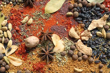 Arka plan, üstten görünüm olarak farklı Aromatik baharatlar