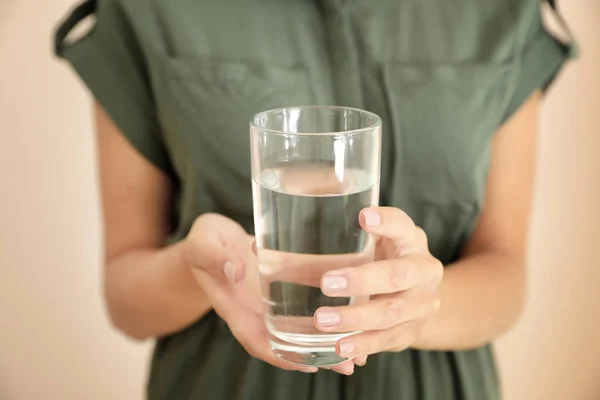 Woman Holding Glass Water Light Background Closeup — Stock Photo, Image