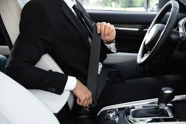 Driver Cinto Segurança Fixação Carro Luxo Foco Mãos — Fotografia de Stock