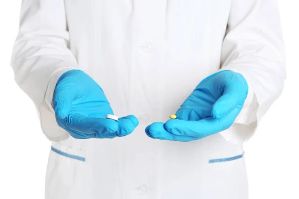Arzt Medizinischen Handschuhen Mit Pillen Auf Weißem Hintergrund — Stockfoto