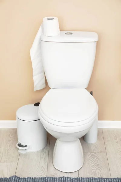 Banyoda Tuvalet Tank Top Kağıt — Stok fotoğraf