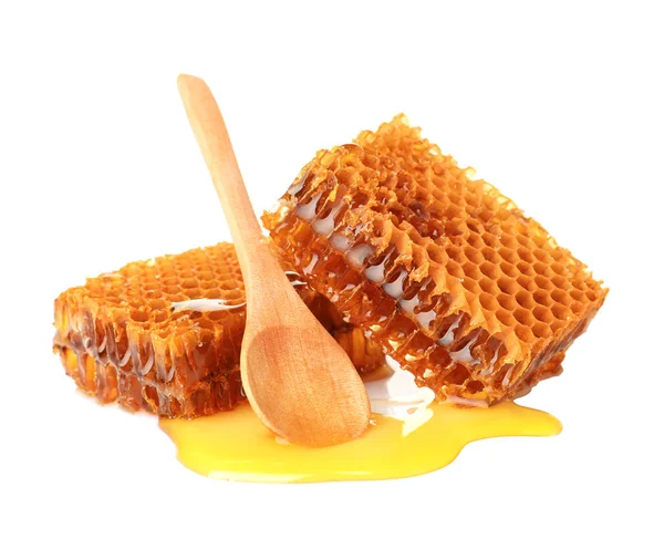 Färska Honeycombs Och Sked Vit Bakgrund — Stockfoto