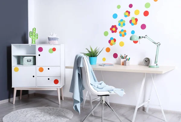 Quarto Infantil Moderno Interior Com Estação Estudo — Fotografia de Stock