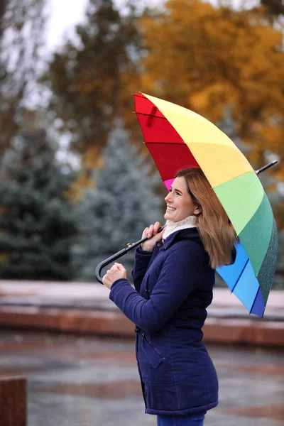 Femme Avec Parapluie Dans Parc Automne Jour Pluie — Photo