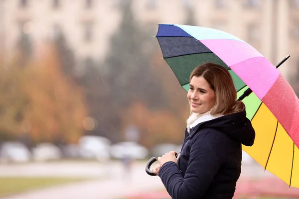 Mulher Com Guarda Chuva Cidade Outono Dia Chuvoso — Fotografia de Stock