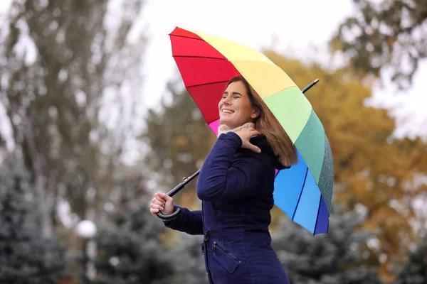 Femme Avec Parapluie Dans Parc Automne Jour Pluie — Photo