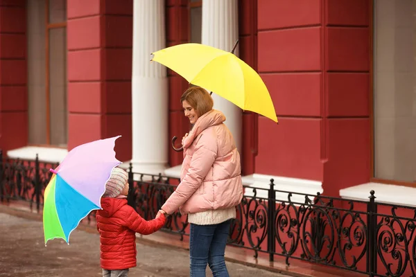 Mother Daughter Umbrellas City Autumn Rainy Day — Stock Photo, Image