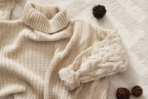 카펫에 아늑한 스웨터와 — 스톡 사진