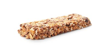 Beyaz zemin üzerine lezzetli protein bar. Sağlıklı snack