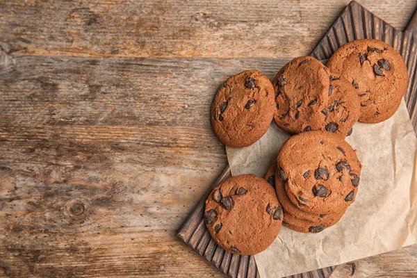 Csokoládé Chip Cookie Kat Fából Készült Háttér Felülnézet Hely Szöveg — Stock Fotó