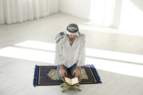 Muslim Man Koran Praying Rug Indoors — Stock Photo, Image