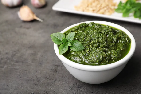 Salsa Pesto Albahaca Casera Tazón Mesa Espacio Para Texto — Foto de Stock