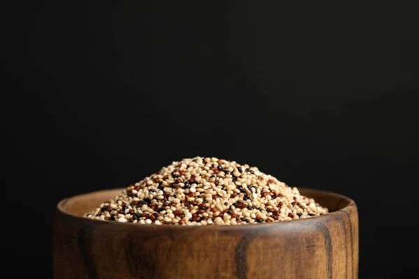Bol Avec Graines Quinoa Mélangées Sur Fond Noir Gros Plan — Photo