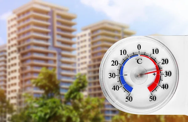 High Temperature Thermometer City View — Stock Photo, Image