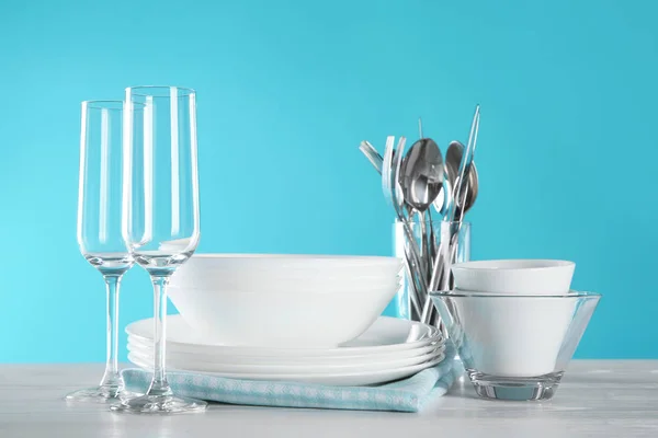 Set Clean Dishes Glasses Cutlery Table Color Background — Stock Photo, Image