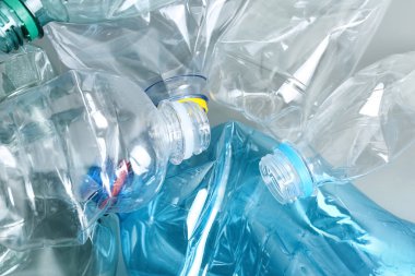 Arka plan, closeup olarak birçok plastik şişeler. Geri dönüşüm kavramı