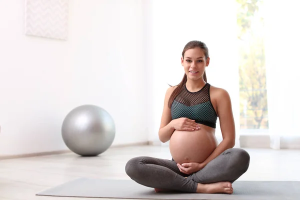 Young Pregnant Woman Fitness Clothes Home Space Text — Stock Photo, Image