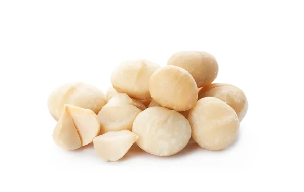 Geschälte Bio Macadamia Nüsse Auf Weißem Hintergrund — Stockfoto