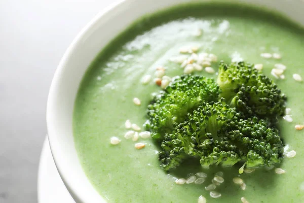 Soupe Désintoxication Légumes Frais Faite Brocoli Dans Plat Sur Table — Photo