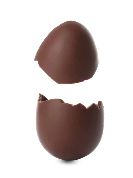 Gebarsten Chocolade Paasei Witte Achtergrond — Stockfoto