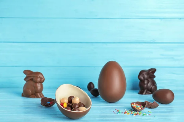 Composición Con Huevos Pascua Chocolate Mesa — Foto de Stock