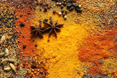 Arka plan, üstten görünüm olarak farklı Aromatik baharatlar