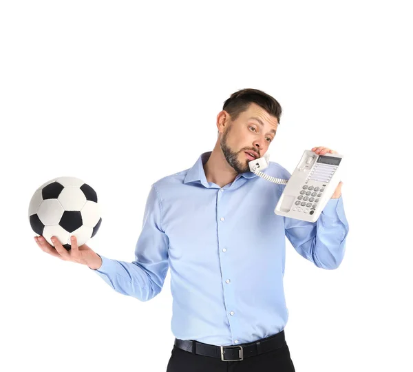 Beyaz Arka Plan Karşı Telefonda Konuşurken Futbol Topu Tutan Bir — Stok fotoğraf
