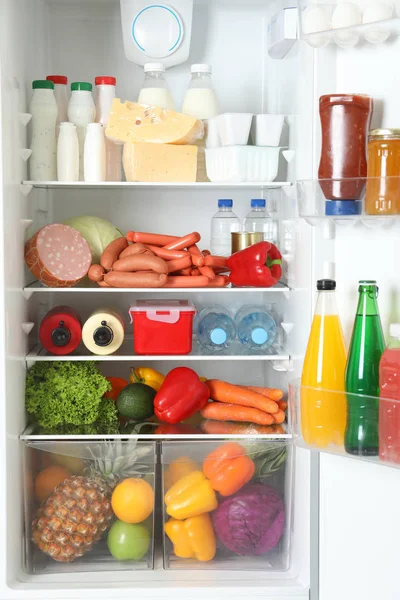 Abrir Refrigerador Con Muchos Productos Diferentes Primer Plano — Foto de Stock