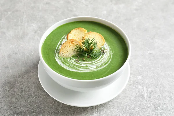 Soupe Désintoxication Aux Légumes Frais Avec Croûtons Dans Plat Sur — Photo