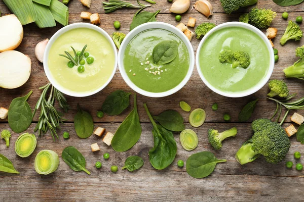 Flat Lag Samenstelling Met Verschillende Verse Plantaardige Detox Soep Gemaakt — Stockfoto