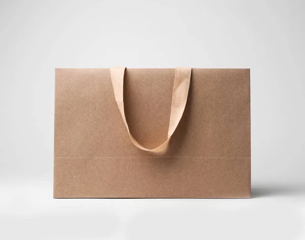 Shopping Papperspåse Med Bekväma Handtag Vit Bakgrund Mockup För Design — Stockfoto