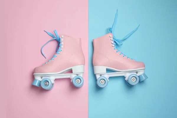 Paire Patins Roulettes Quad Élégants Sur Fond Couleur Vue Dessus — Photo