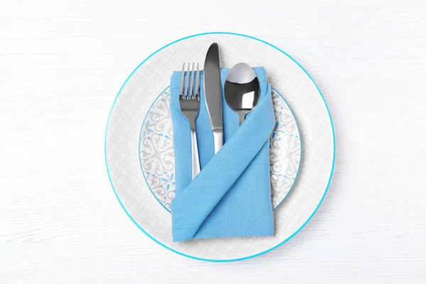 Plates Cutlery Napkin White Wooden Background Top View — Stock Photo, Image