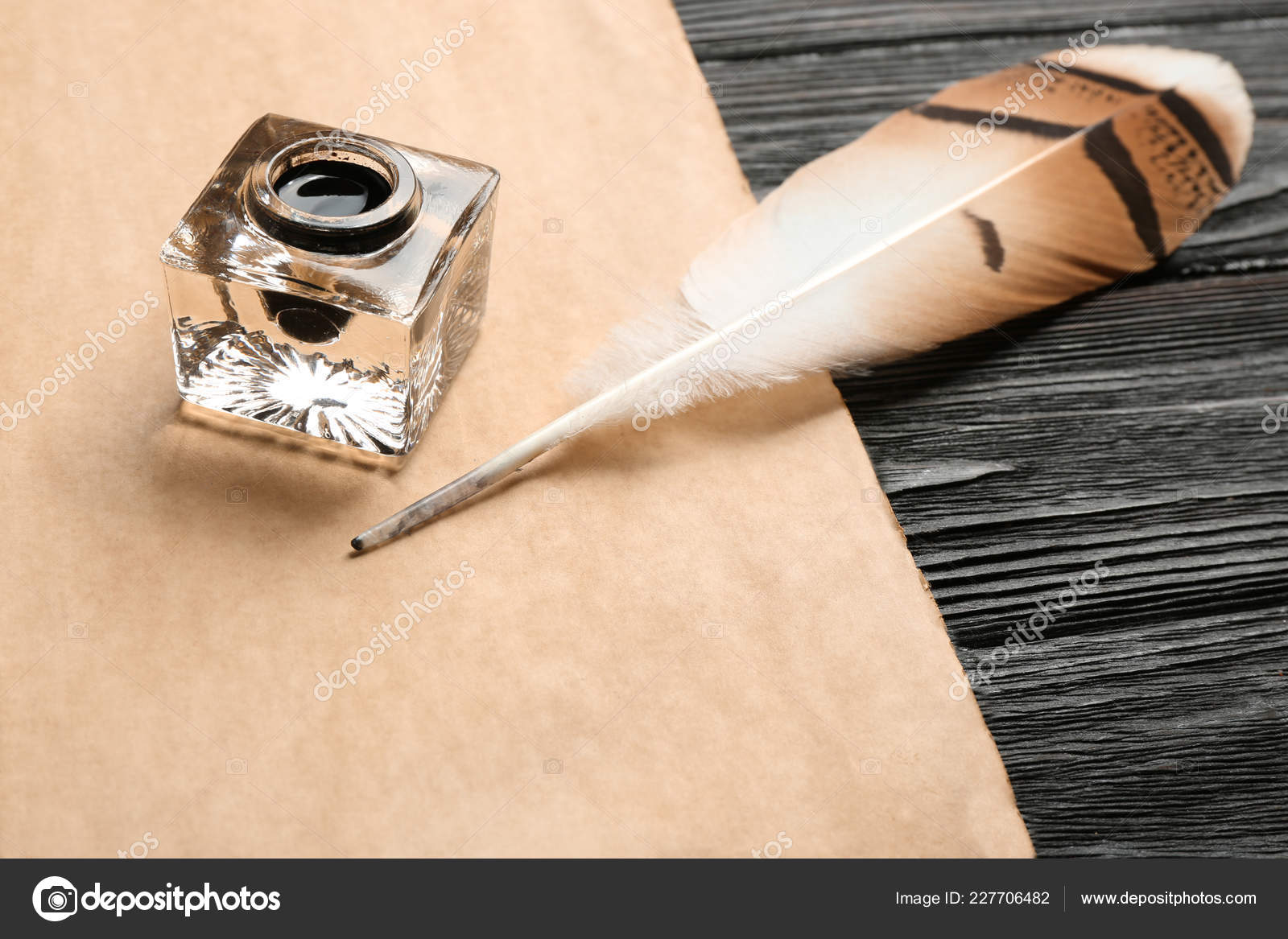 白色背景下空白紙捲軸上的3d 羽毛和墨水瓶, 3d 鵝毛筆, 羽毛, 墨水瓶PNG去背圖片素材免費下載，免摳圖設計圖案下載-, image size:1600x1167