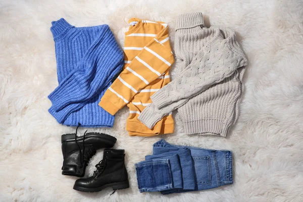 Plat Lag Samenstelling Met Set Van Stijlvolle Winter Outfit Bont — Stockfoto